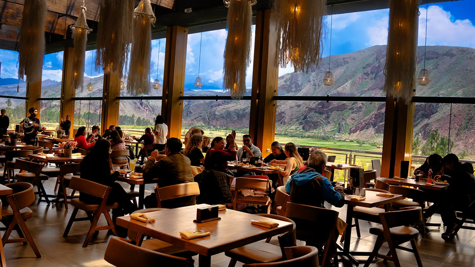 Almuerzo buffet en Urubamba durante el tour al Valle Sagrado